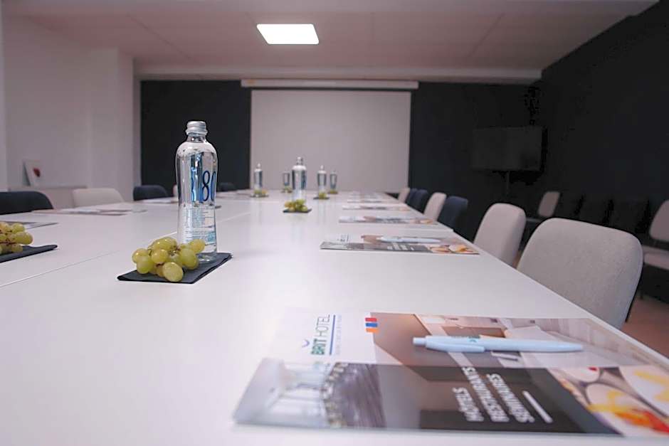 Brit Hotel Marseille Aéroport - A&S