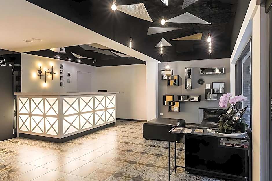 Rich & Free Hotel - Zhongshan