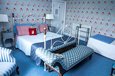 Triple Room with Private Bathroom