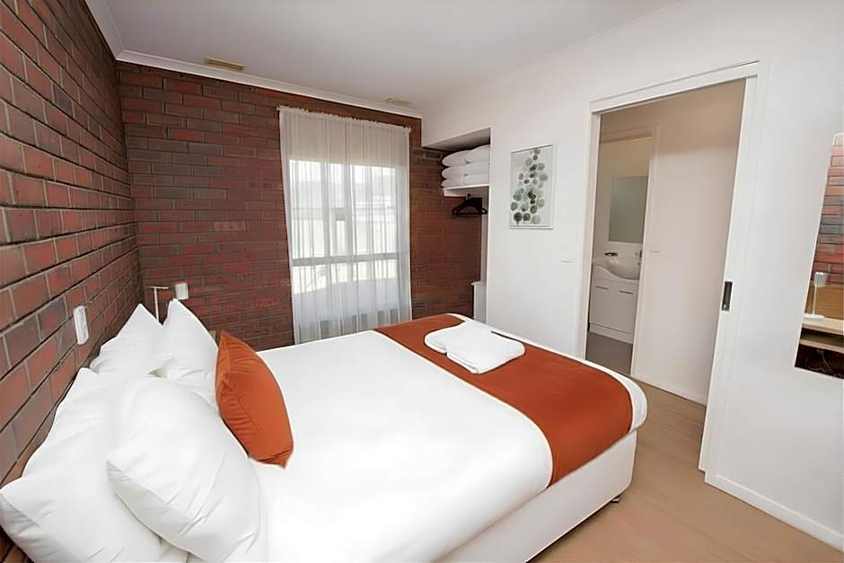Jacaranda Apartments