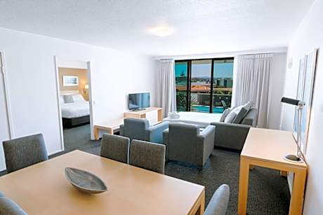 1 Bedroom Poolside Suite