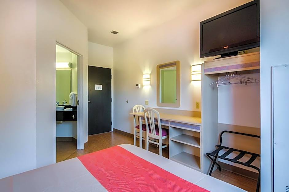 Motel 6-Joliet, IL - Chicago - I-55