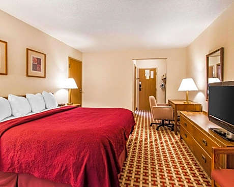 1 King Bed, Smoking, Accessible