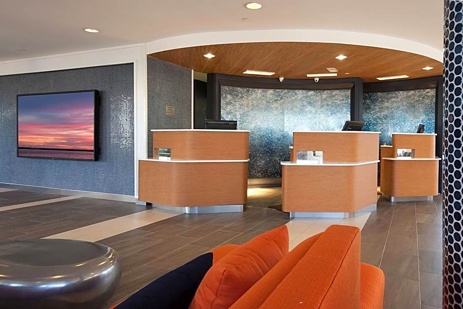 Courtyard by Marriott Charleston Waterfront