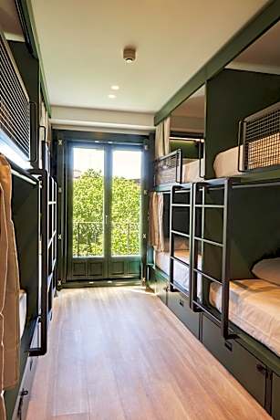 Bed in 8-Bed Mixed Dormitory Room