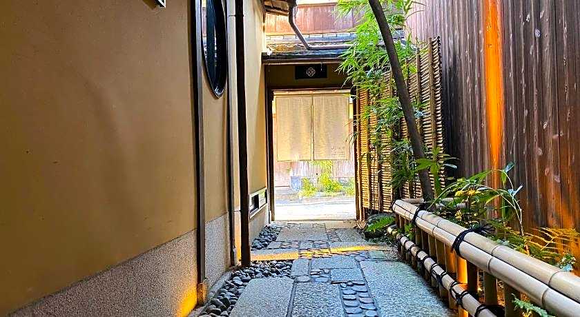 Yasaka-Yutone Serving Kyoto Cuisine Ryokan
