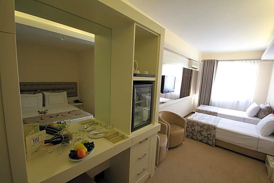 Photo 1 of 4 of Quadruple Room