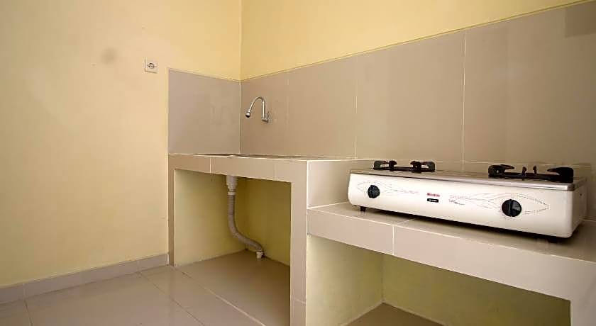 RedDoorz Plus near STIE YKPN