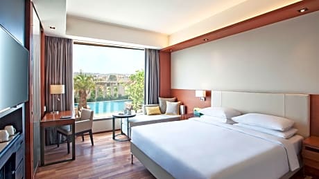 1 King Bed with Pool View