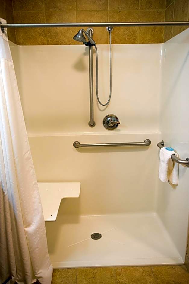 Holiday Inn Express & Suites Northwood By IHG