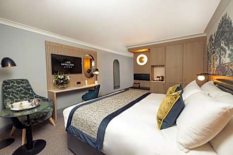 Signature King Room with Air-Conditioning