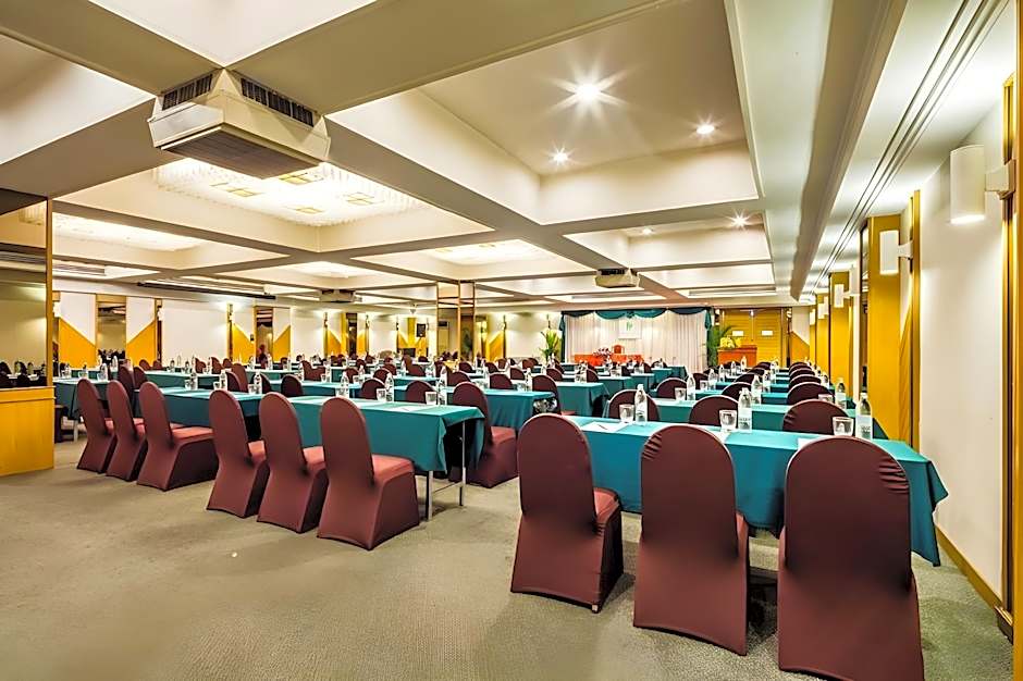 Bangkok Palace Hotel