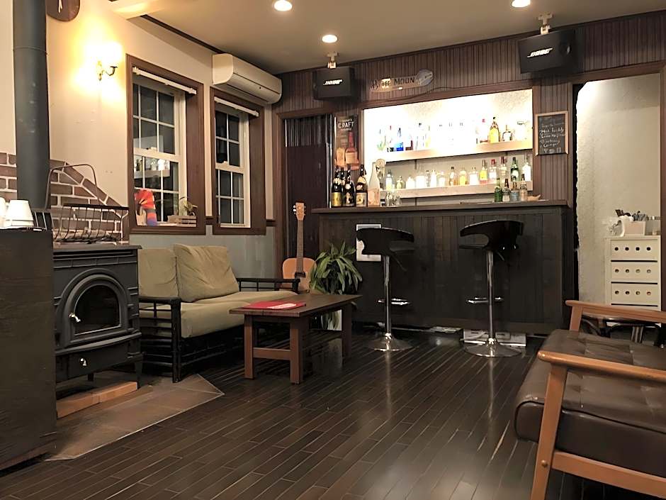 Iza Kamakura Guest House And Bar