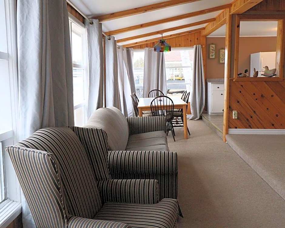 Algonquin Lakeside Inn