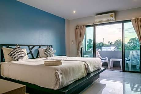Balcony Twin Room - City View
