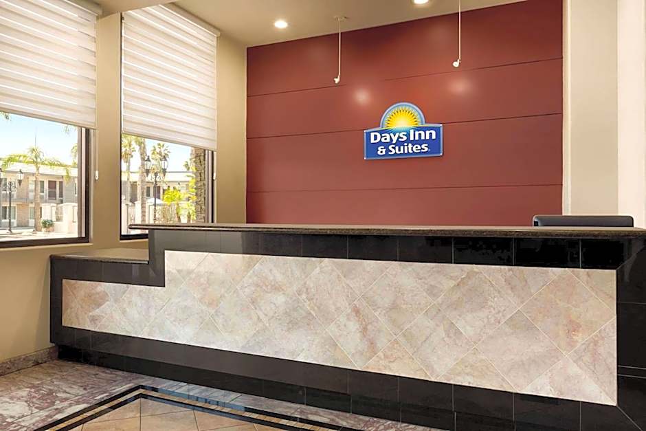 Days Inn & Suites by Wyndham Anaheim At Disneyland Park