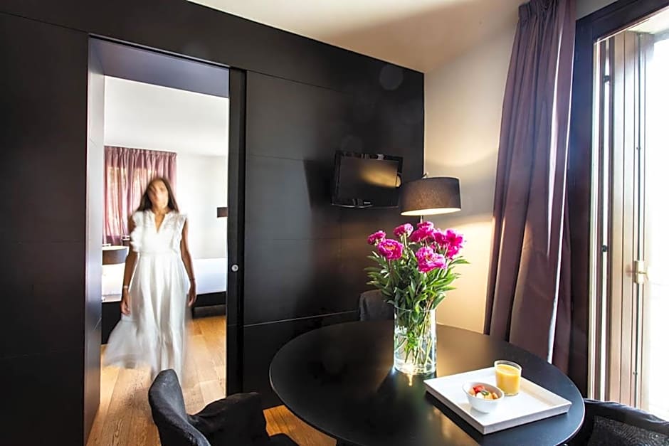 Sweet Hotel