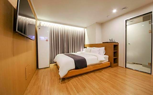 Gwangju Chungjangro Divine Hotel