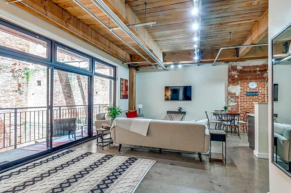 Downtown Dallas Condo - 2BR 1BA