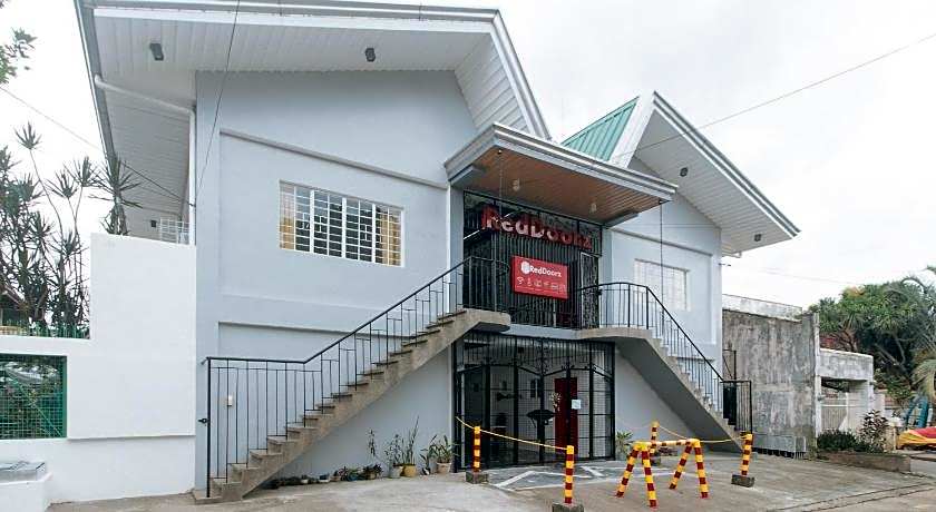 RedDoorz near De La Salle Dasmarinas Cavite