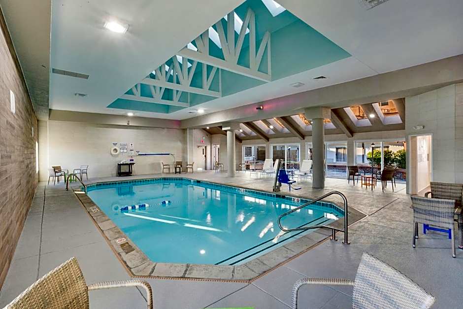 Orangewood Inn & Suites Kansas City Airport