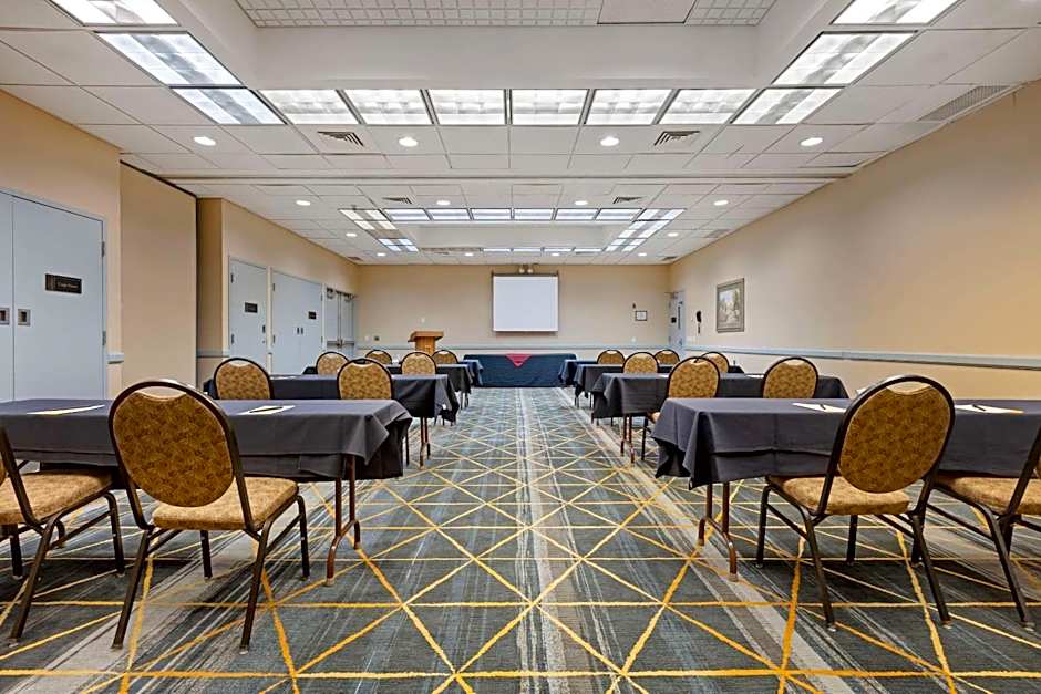 The Lux Hotel & Conference Center, Ascend Hotel Collection