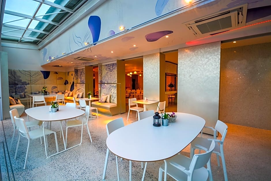 Comet Hotel Surat Thani