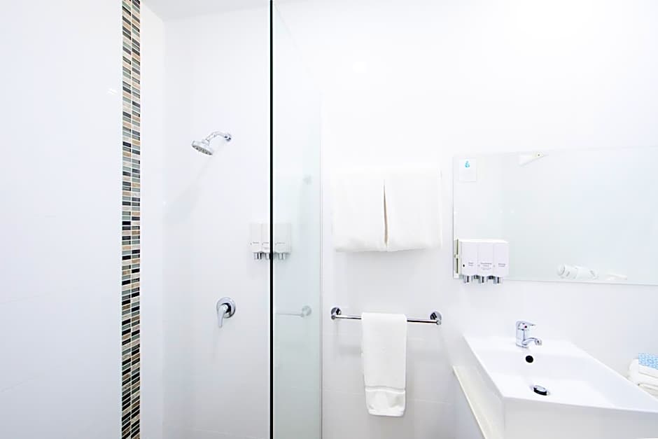 New England Motor Lodge