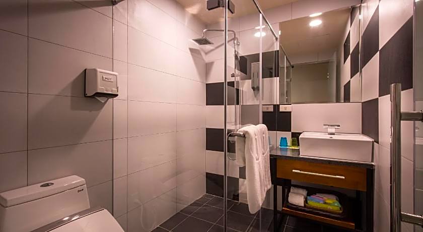 Hotel J