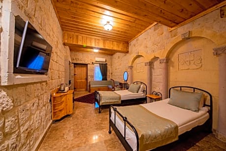 Stone Twin Room with Garden View