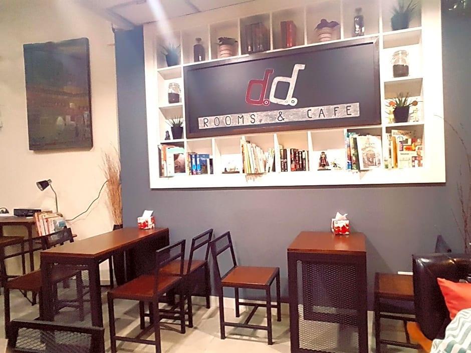 Double D Rooms Cafe