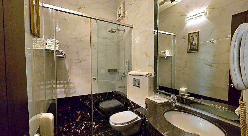 Royal Castle Grand