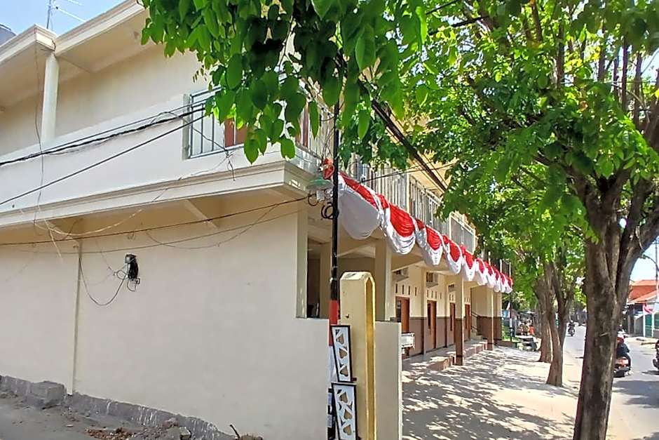 RedDoorz @ Dien Homestay Syariah Alun-alun Pasuruan