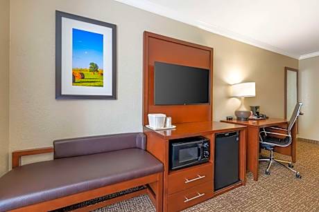 2 Queen Beds, Suite, Nonsmoking