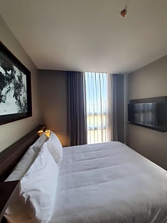 One-Bedroom King Suite