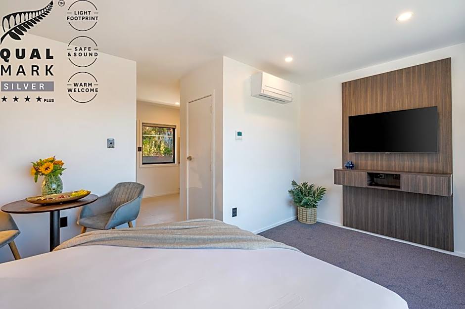 Luxe Suites & Apartments