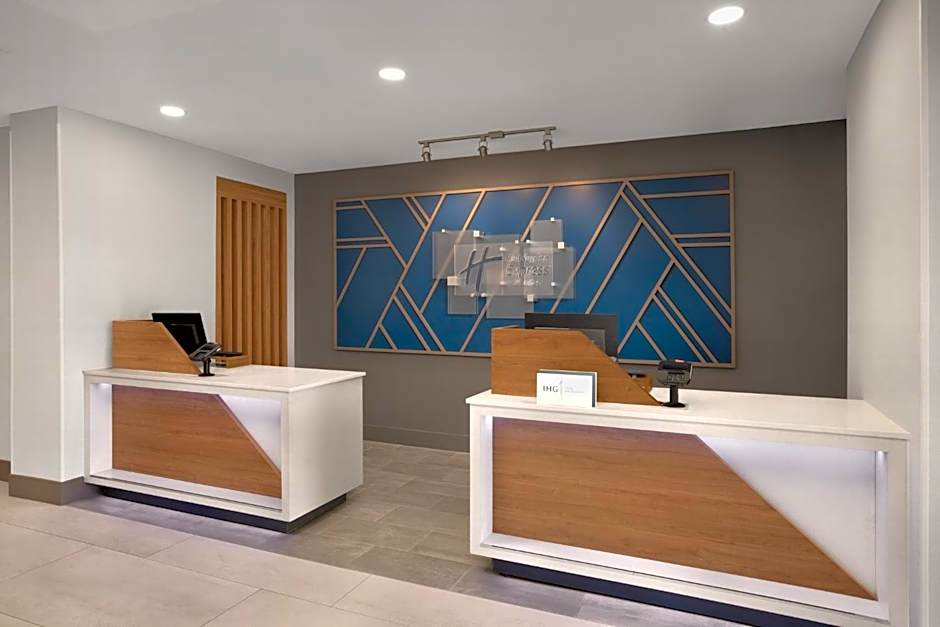 Holiday Inn Express Hotel & Suites DFW West - Hurst By IHG