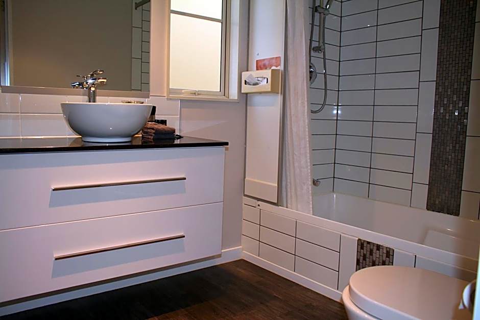 Birchwood Manor Motel