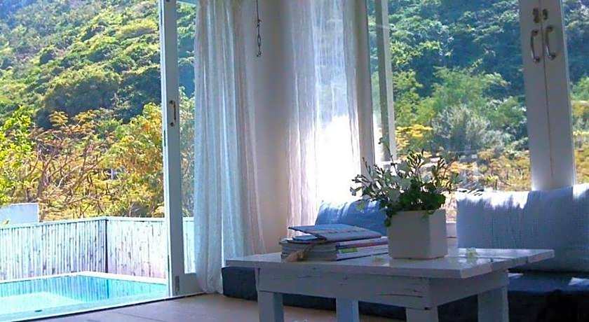 Brassiere Beach Hotel