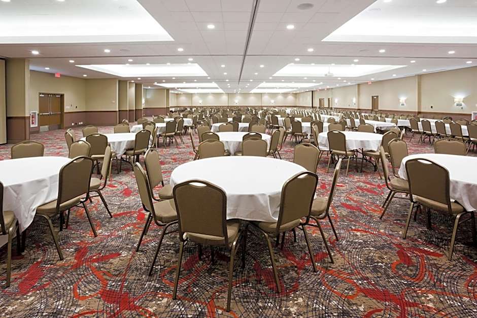 Holiday Inn Express and Suites Willmar By IHG