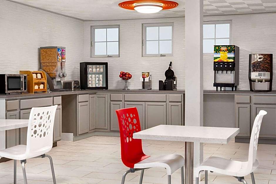 Super 8 by Wyndham Lenexa Overland Park Area