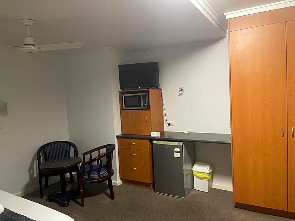 South Gladstone Motel