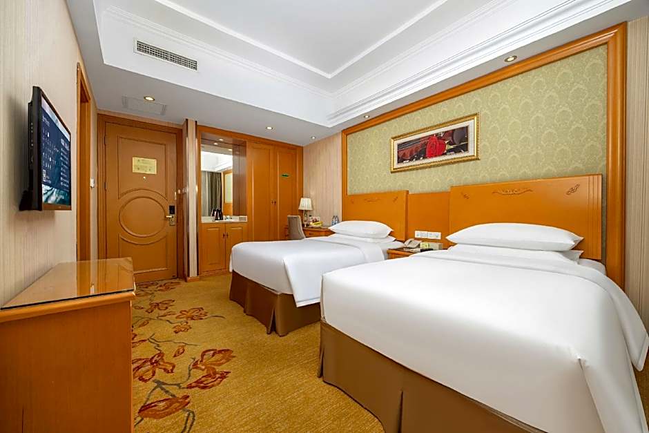 Vienna Hotel Tianjin West Station Changhong Park Metro Station