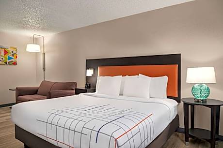 1 King Bed