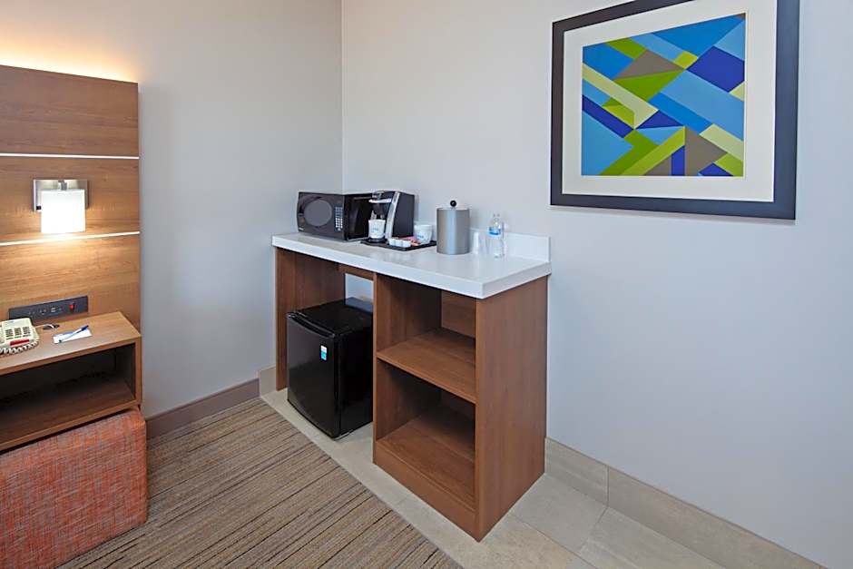 Holiday Inn Express Hotel & Suites San Diego-Escondido By IHG