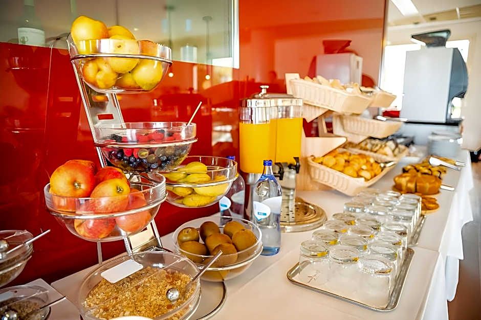 Marina Club Suite Hotel