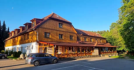 Balónový hotel a pivovar Radešín