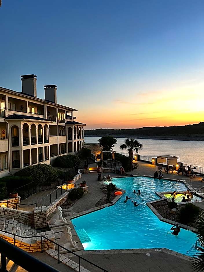 Lake Travis Stunning Waterfront, Sunset & Pool Views, Pet Friendly, Boat Ramp, Lago Vista, Texas
