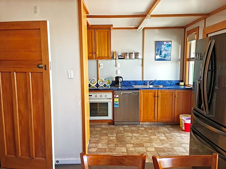 Baywatch Motor Lodge