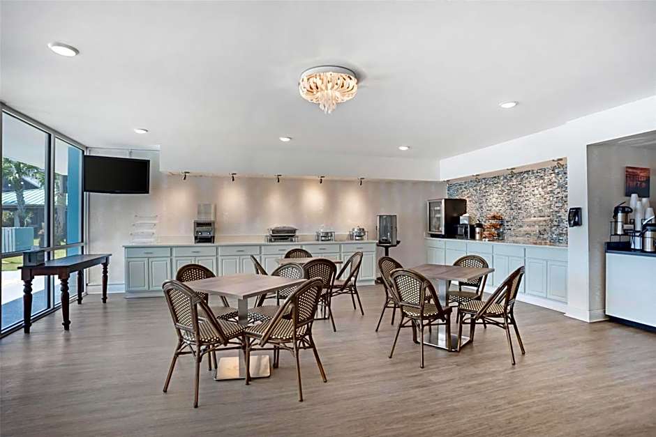 Best Western Navarre Waterfront